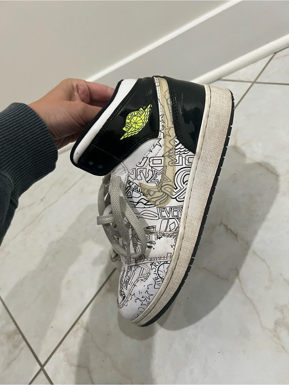 Air Jordan 1 Mid SE GS 'DIY' Sneakers Size 7 Youth